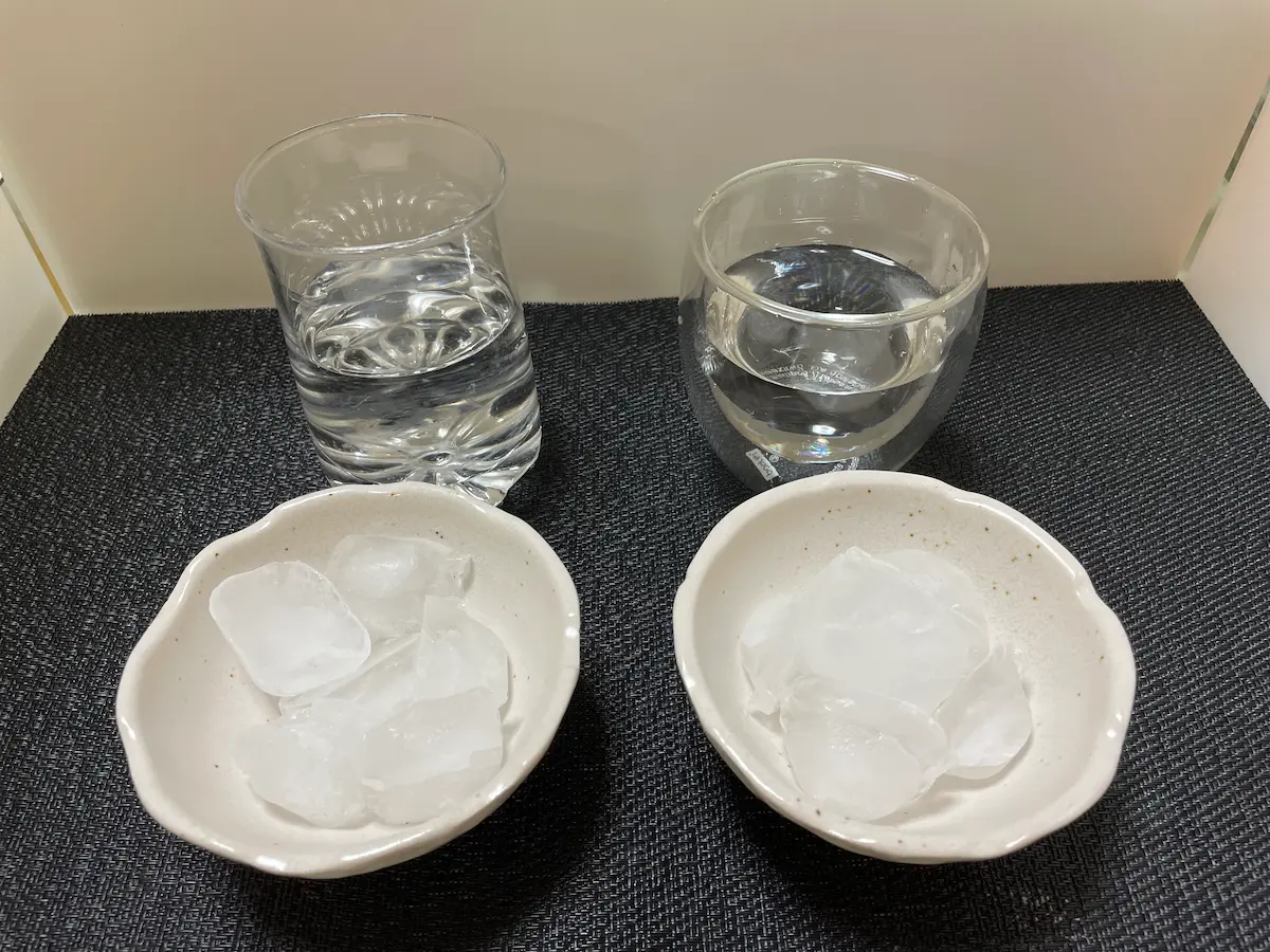 同じ数の氷でダブルウォールグラスの保温性を検証