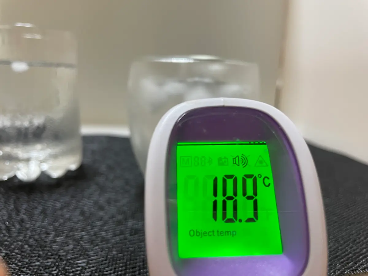ボダムダブルウォールグラスに氷を入れたときの表面温度